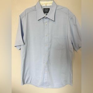 Charles Tyrwhitt men’s blue shirt sleeve button up. Size medium slim fit